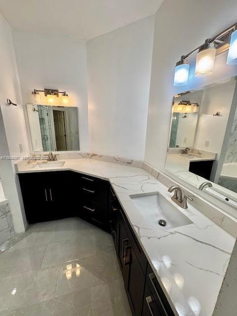 Building Photo - 2706 NE 30th Pl