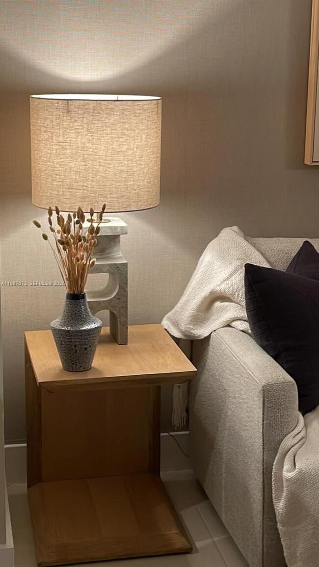 Building Photo - 2641 N Flamingo Rd