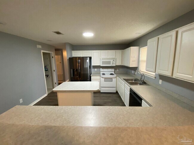 Building Photo - 10340 Chinaberry Ct