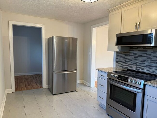 Building Photo - Spacious 4 Bedroom in North Nashville - Minutes from Downtown