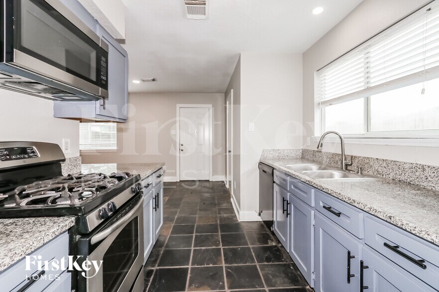 Building Photo - 256 Rolling Brook Dr