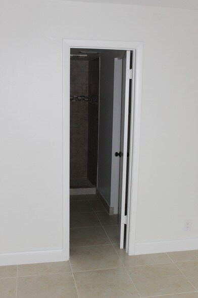 Building Photo - 21900 Lake Forest Cir