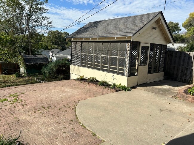 Building Photo - The Pioneer