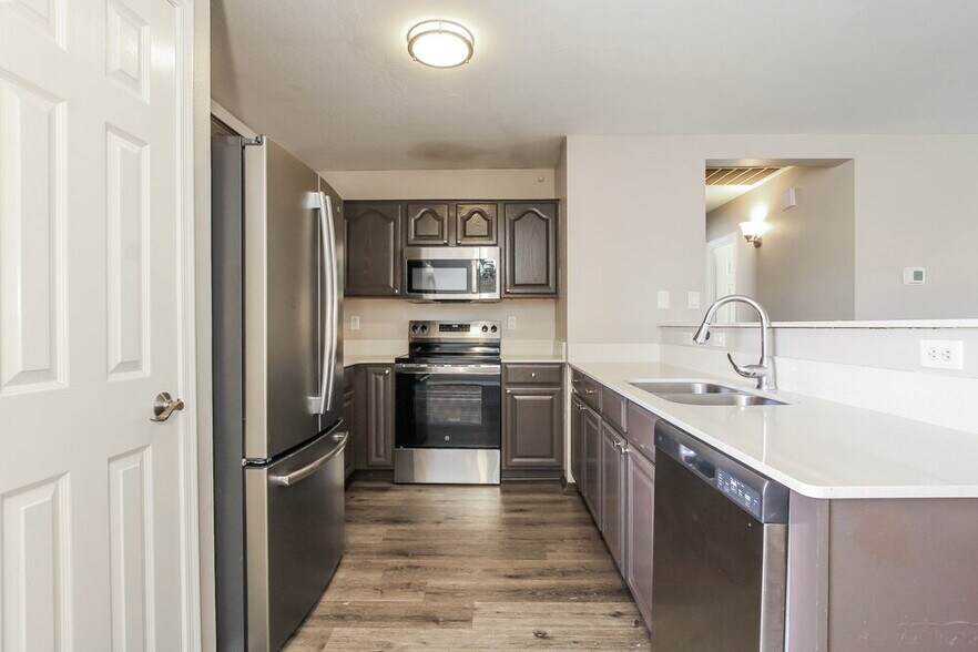 Building Photo - 12529 W Santa Fe Ln