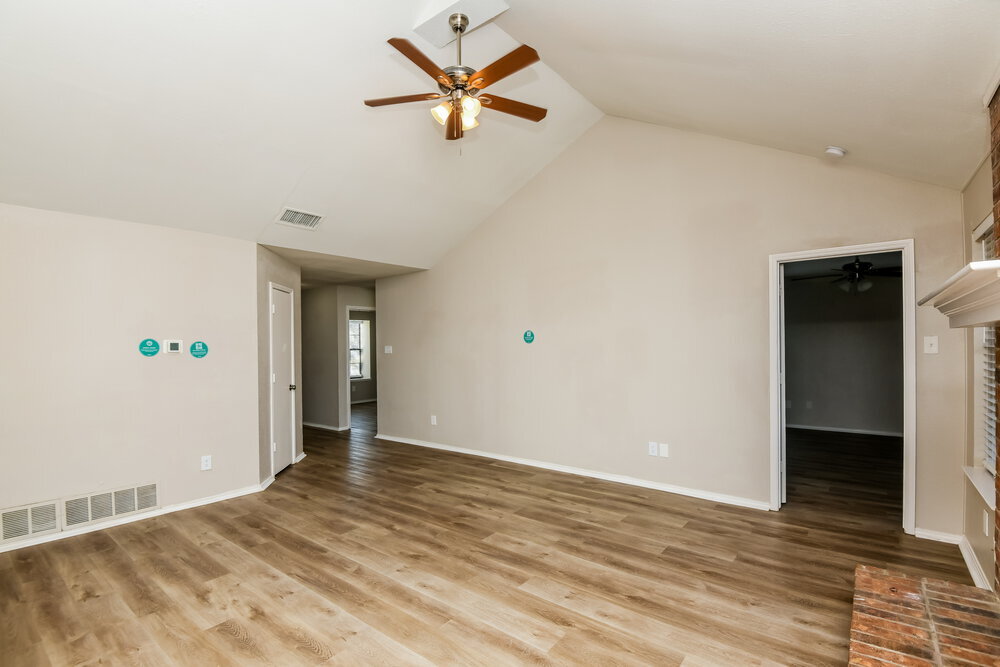 Building Photo - 1354 Gainsborough Way