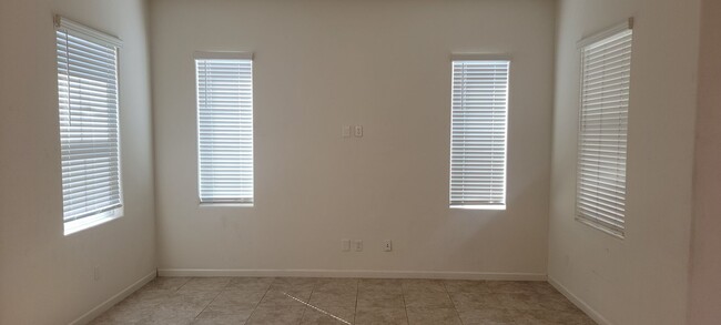 Building Photo - Adorable 3 bedroom 2.5 bath home in West S...