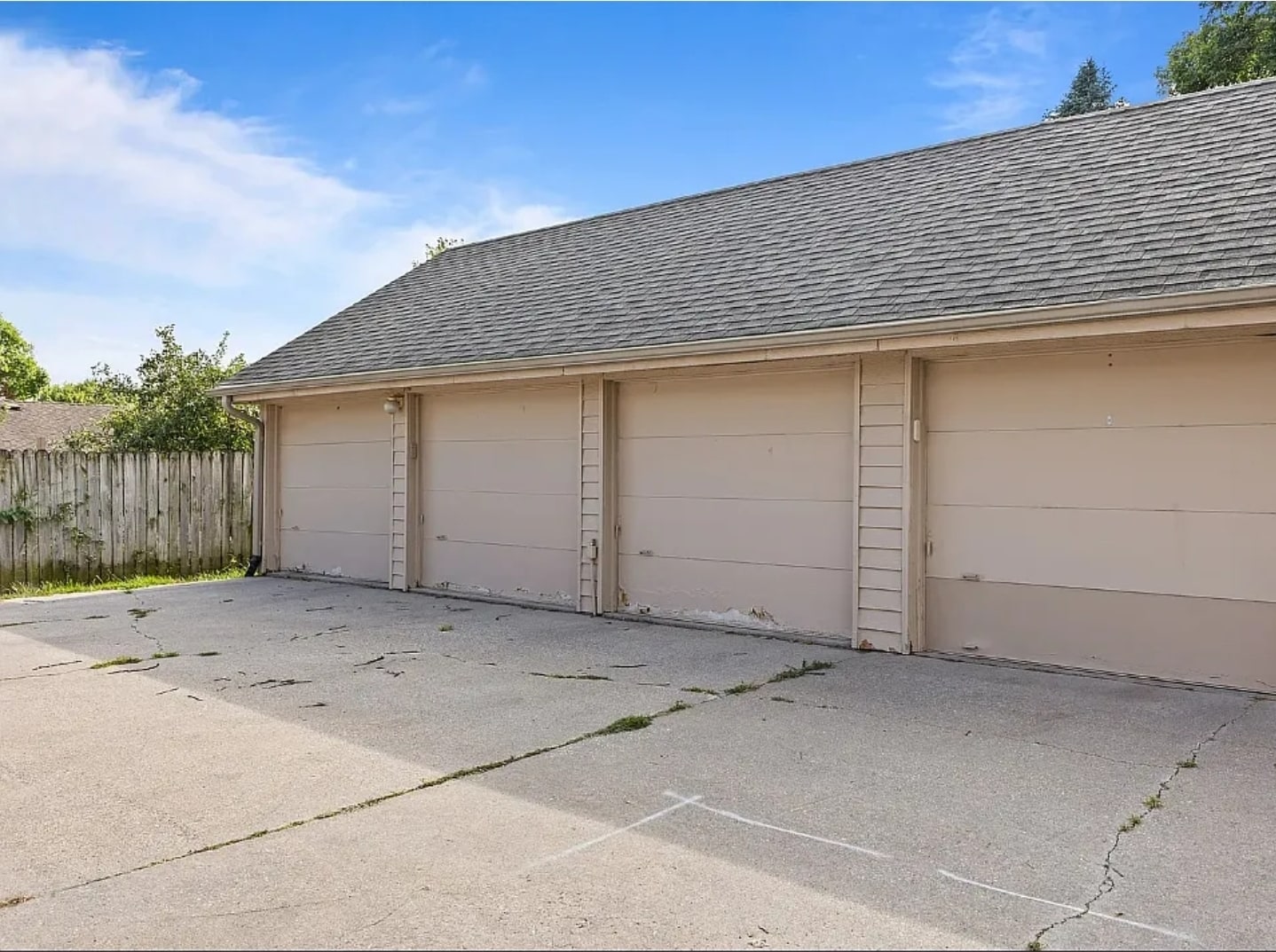 Building Photo - 401 SE Lowell Dr