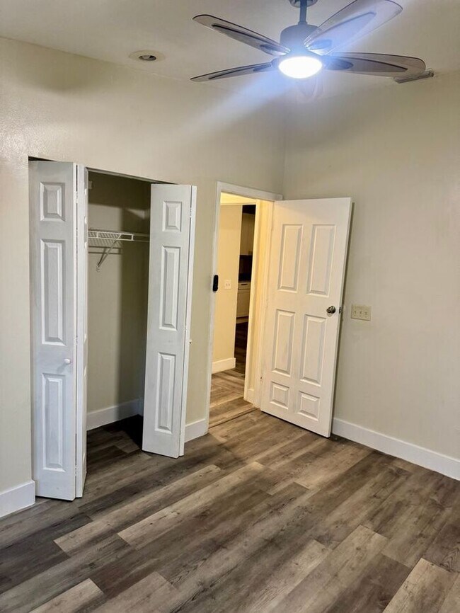 Building Photo - 3 Bedroom 2 Bath Winter Garden Townhome with Remodeled Kitchen and a Fenced Backyard!