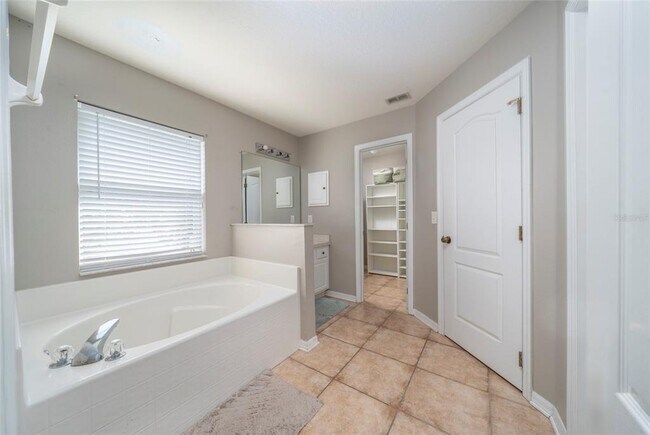 Building Photo - 13718 Colina Ct