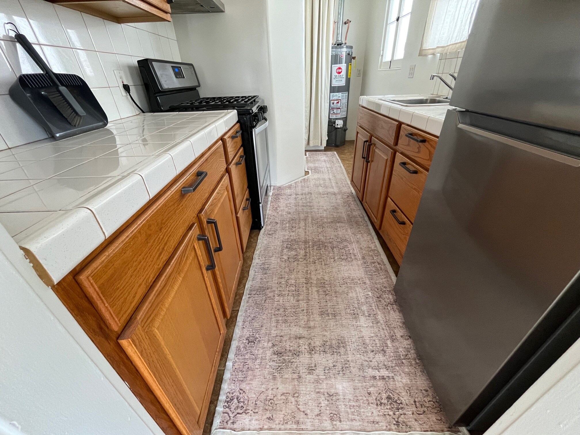 Kitchen, fridge, stove - 1617 California Ave
