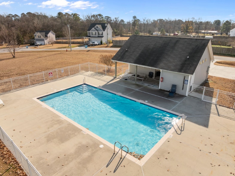 Building Photo - 209 Trophy Ridge Dr