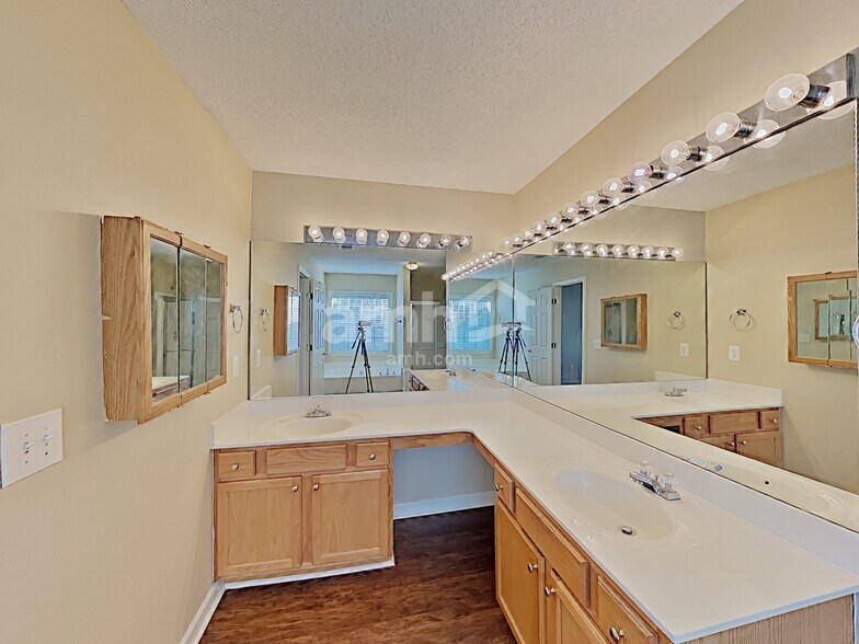 Building Photo - 401 Citronelle Dr