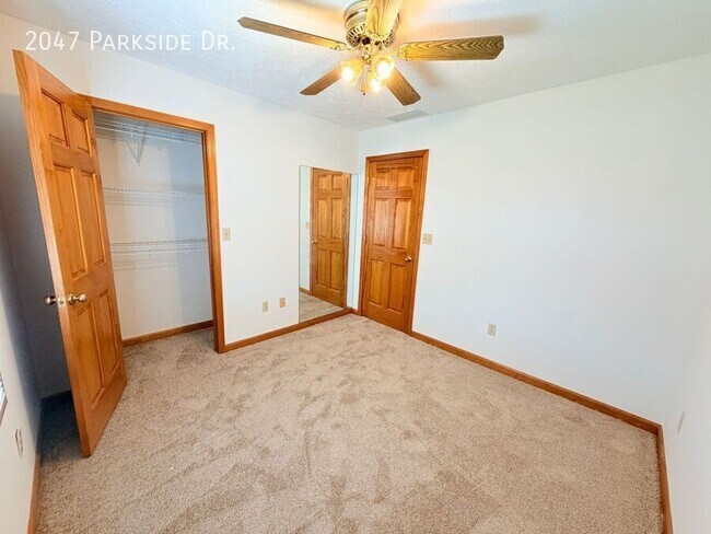 Building Photo - 2047 Parkside Dr