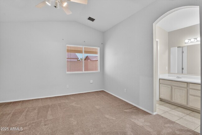 Building Photo - 1719 E Sandalwood Rd