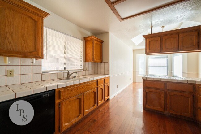 Building Photo - North West Fresno Home, 3BR/2BA, 1878sf, N...