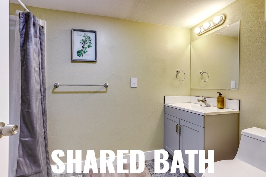 Building Photo - 15054 E Dartmouth Ave