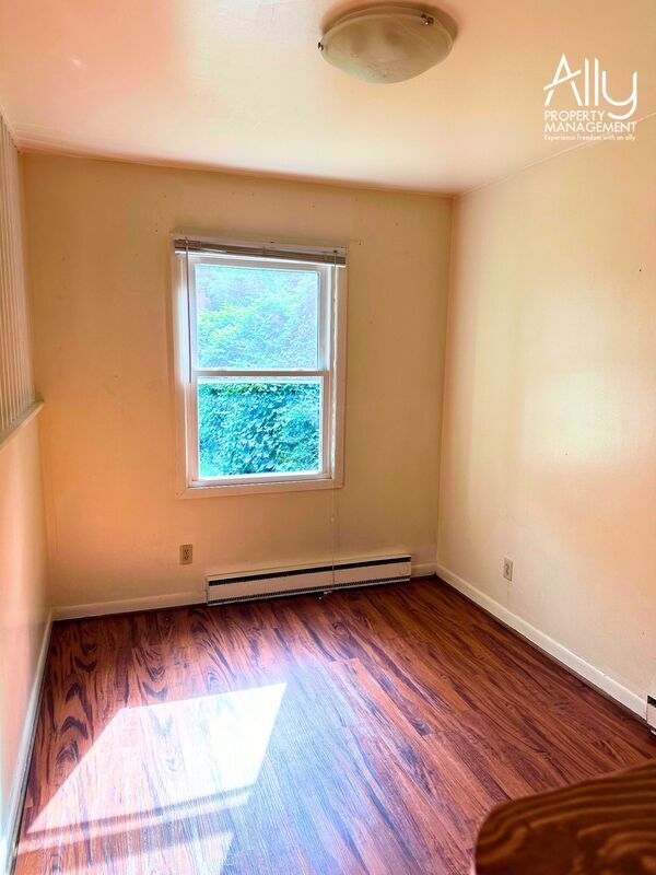 Building Photo - 122 Harmon St