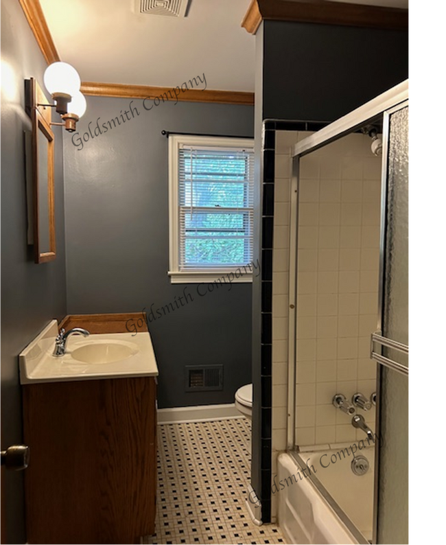 Building Photo - 9 Sedgefield Dr