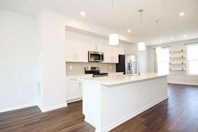 Building Photo - Pleasant Green Townhome Near Downtown Crozet