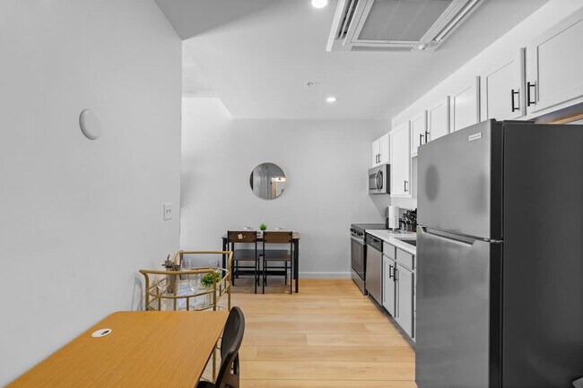 Building Photo - 205 Foster Ave