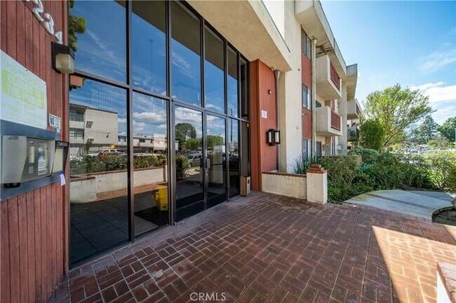 Building Photo - 20234 Cantara St