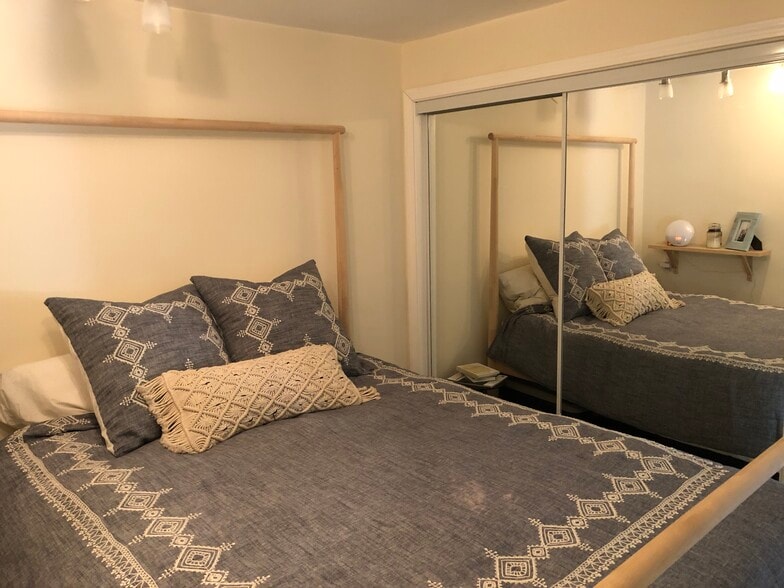 Building Photo - 507 Addison Ave