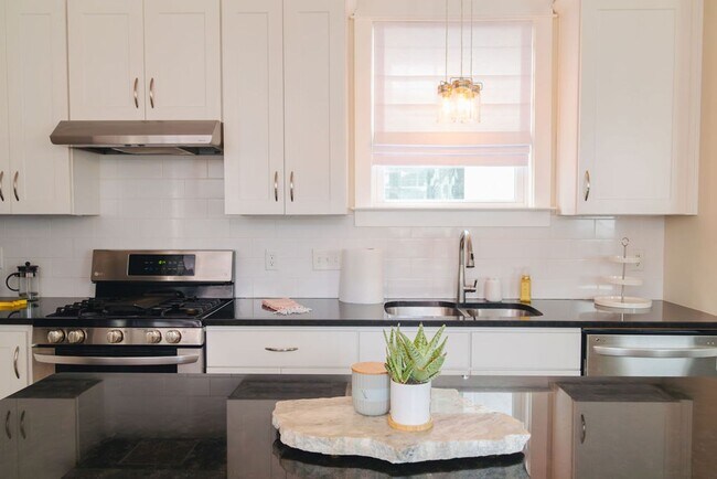 Building Photo - Beautiful 3 bedroom Home for Rent, middle of The Nations with a "4th"/bonus room