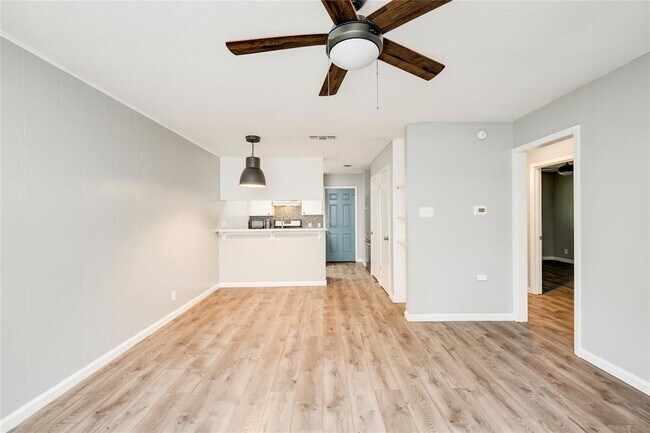 Building Photo - 838 N Meadows Dr