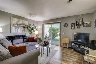 Building Photo - 700 Hilltop Dr