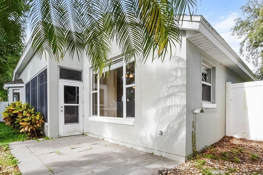 Building Photo - 3600 Meadow Green Dr
