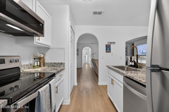 Building Photo - 7038 St Ives Ct