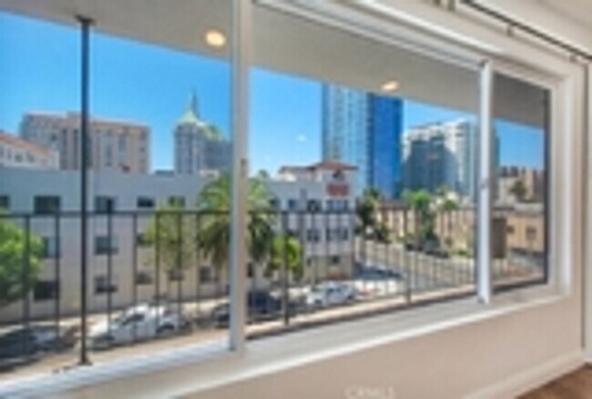 Building Photo - Spacious 1 Bedroom | 1 Bath – Long Beach