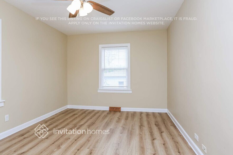 Building Photo - 6209 N Maplewood Ave