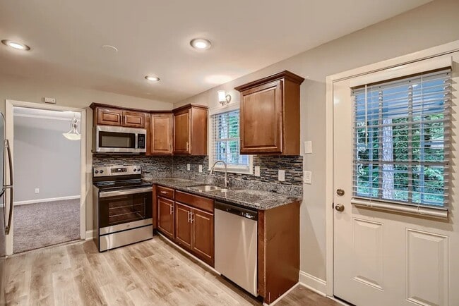 Building Photo - 1704 Chase Ridge Dr