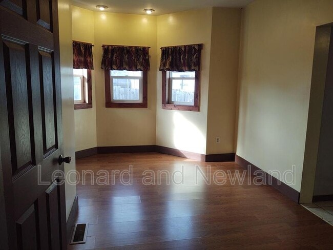 Building Photo - 218 High Ave