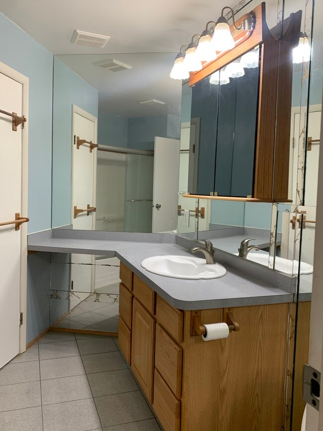 Building Photo - 18342 Clairmont Dr