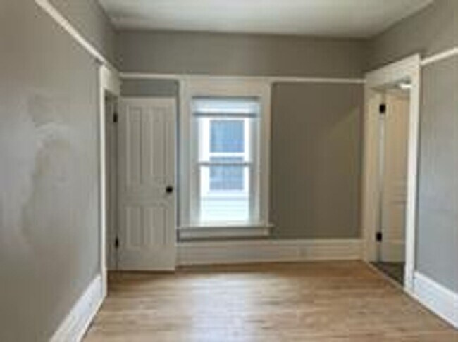 Building Photo - 318 Broad St