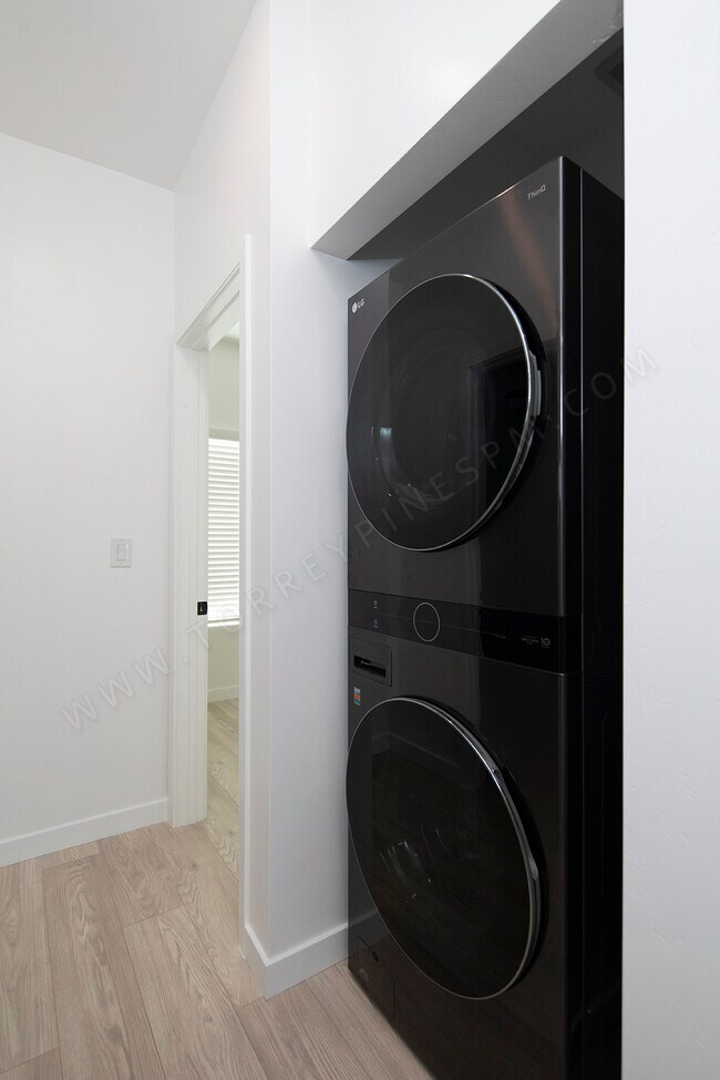 Building Photo - 3021-3037 Luna Ave