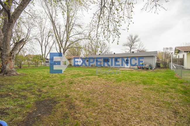 Building Photo - 217 N Needles Dr