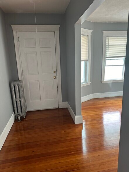 Building Photo - 24 Olcott St