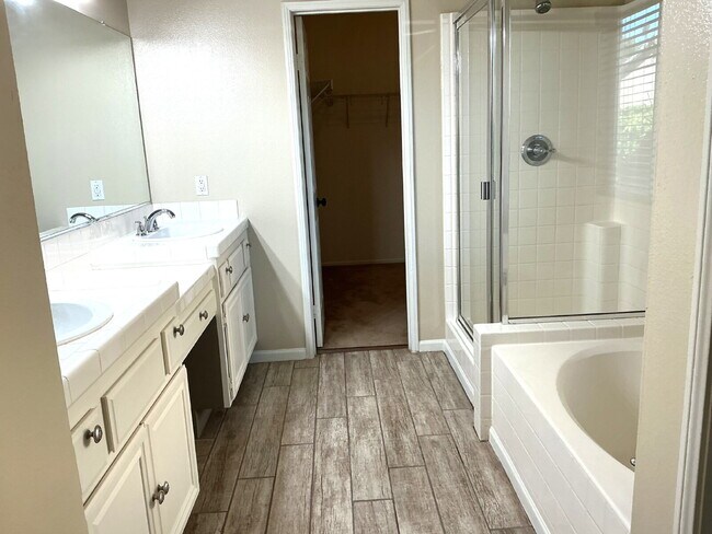 Building Photo - Beautiful 5 Bedroom Home in Desirable Stoney Mountain Ranch – Now Available!