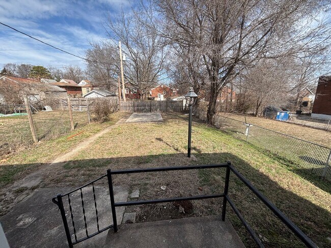 Building Photo - Section 8 welcome