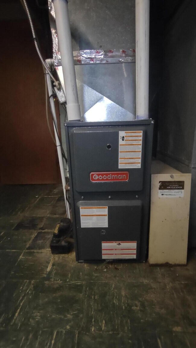 Building Photo - 3266 Ravenwood Ave