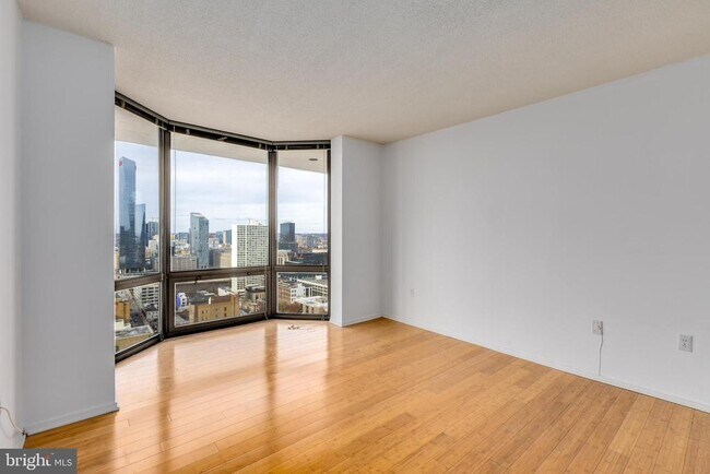 Building Photo - 2020 Walnut St
