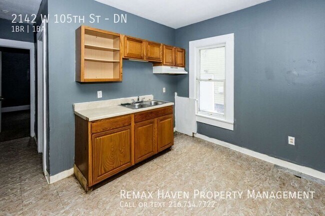 Building Photo - 2142 W 105th St