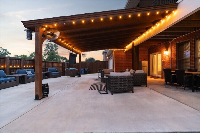 Building Photo - 12480 Pond Cypress Ln