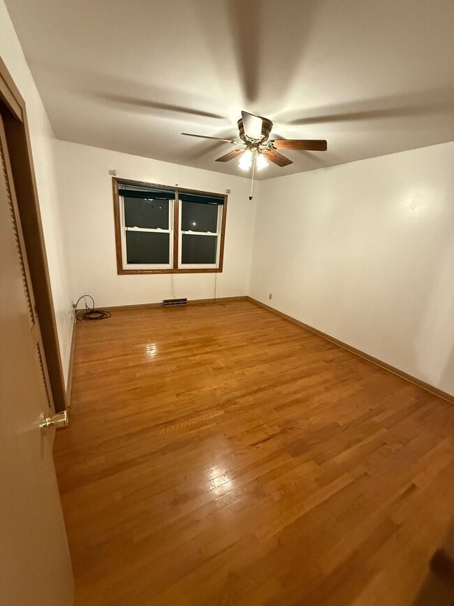 Building Photo - FOR RENT! Spacious 3-Bedroom Home with Garage & Large Yard – Davenport, IA