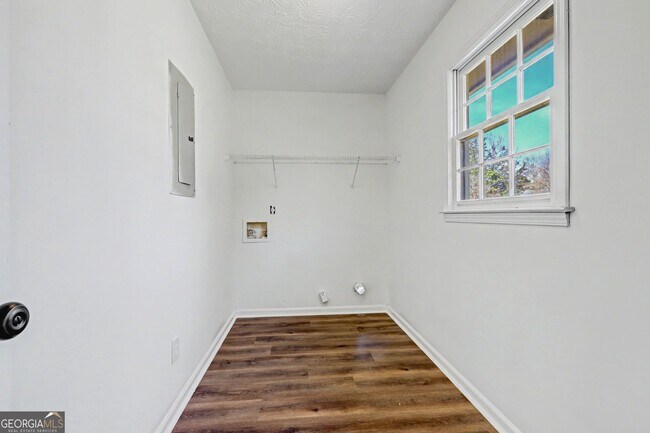 Building Photo - 608 S Jeff Davis Dr