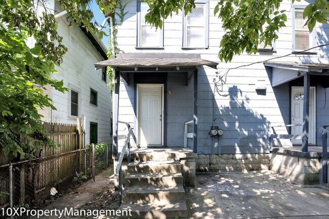 Building Photo - 498 N Champion Ave