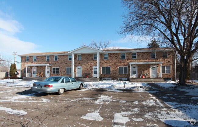 Building Photo - Lincoln Manor Townhomes